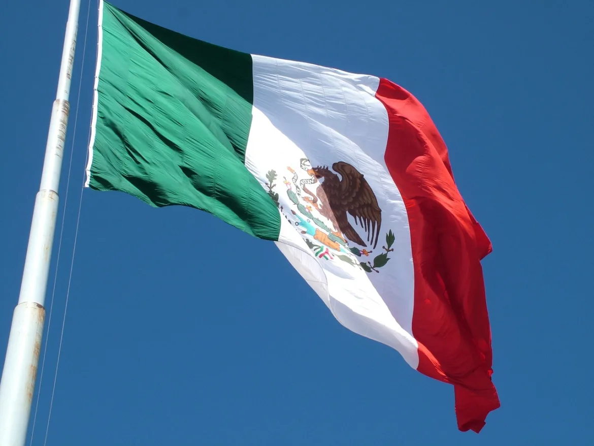 Mexico’s Top 5 Must-Do Experiences! flag 815077 1280
