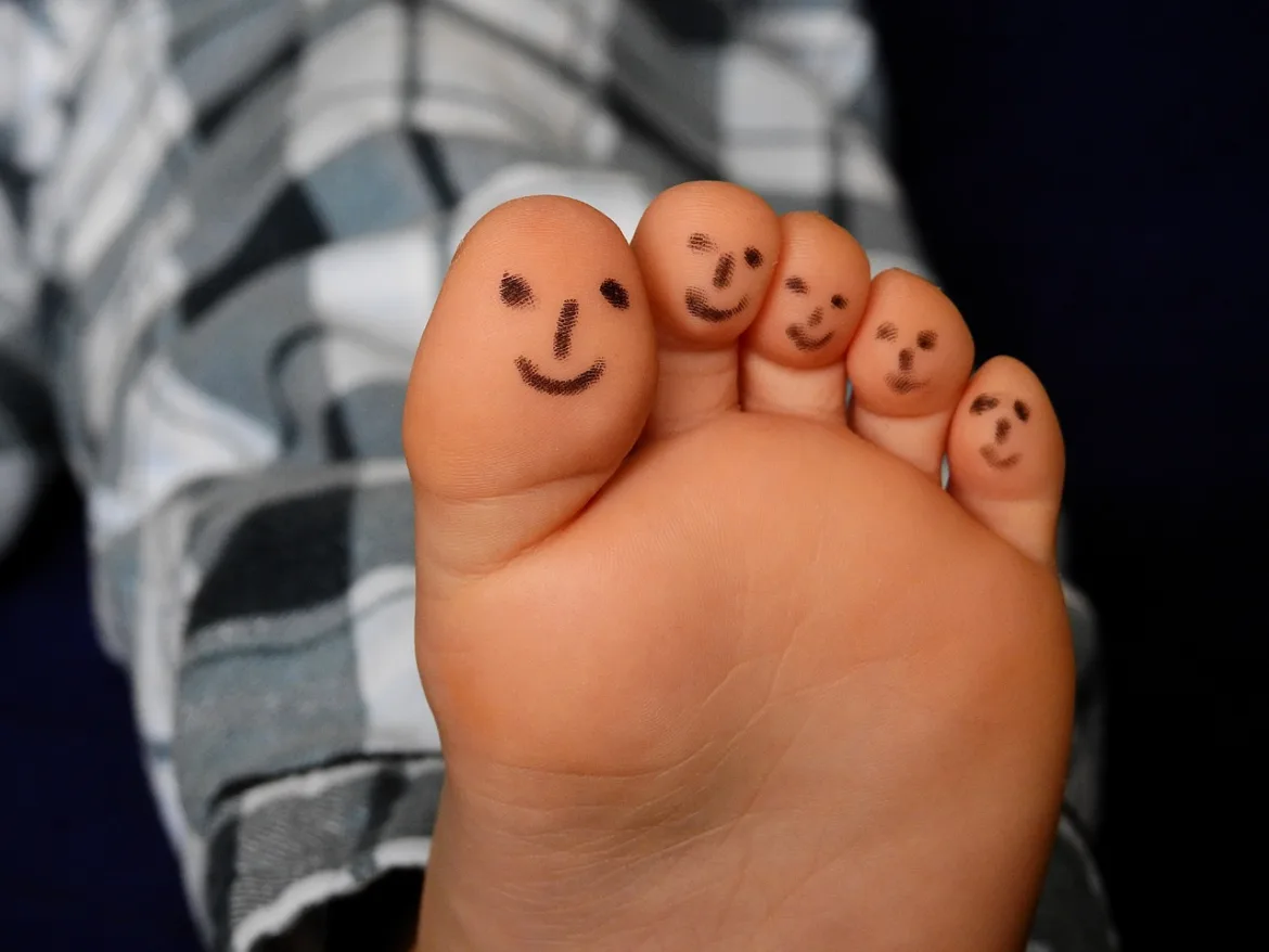 Winter Foot Care Tips: Keeping Your Feet Healthy and Happy During the Cold Season Winter foot care