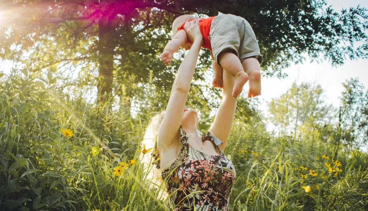 The Ultimate Guide to Facing the 7 Motherhood Challenges with Confidence: Here’s How! Motherhood