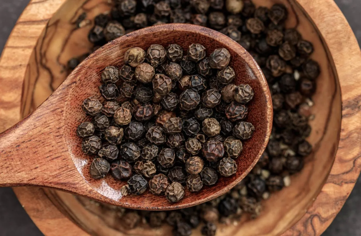 The Powerful Health Benefits of Black Pepper: A Spicy Solution for Better Health Black pepper